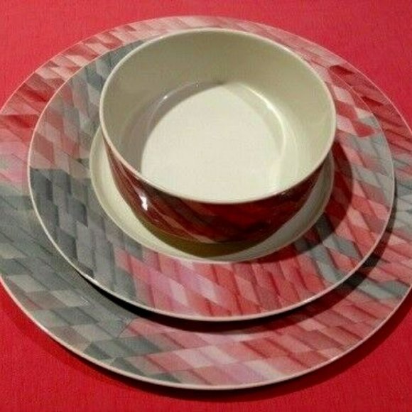 VILLEROY & BOCH Collage pattern 3-piece Dinner Set: 2 Dinner Plates,1 Soup Bowl - Picture 2 of 6